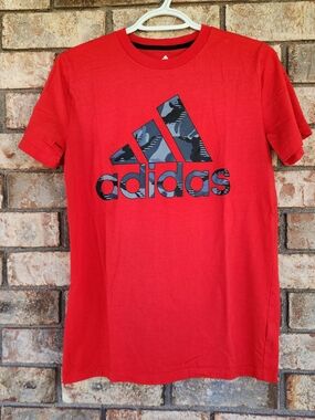 Adidas Red Tee with Gray/Black Camouflage Logo (Size 14/16 Youth)